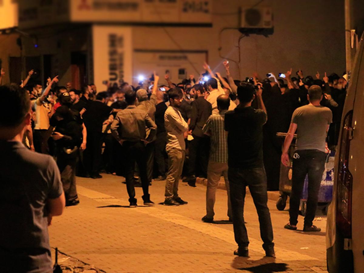 Alparslan Kuytul'un a&ccedil;ıklaması sonrası toplandılar! &Ccedil;ok sayıda kişiye g&ouml;zaltı