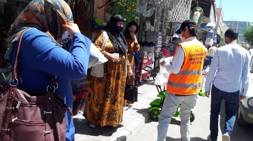 Valilik bir haftada 1 milyon 150 bin maske dağıttı