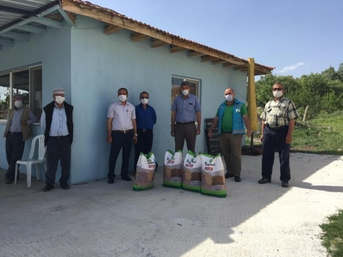 Şaphane&rsquo;de &uuml;reticilere tohum desteği devam ediyor