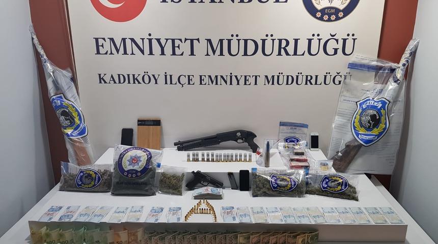 Kadıköy'de silahlı kavgaya karışan şüphelilerin evinden uçaksavar fişeği çıktı