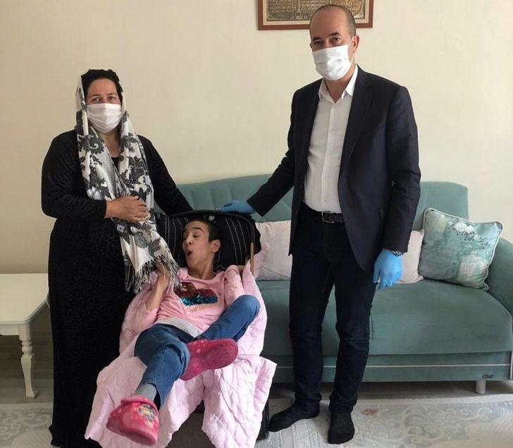 Başkan Büyüksu’dan engelli Özdemir’e bebek arabası G4