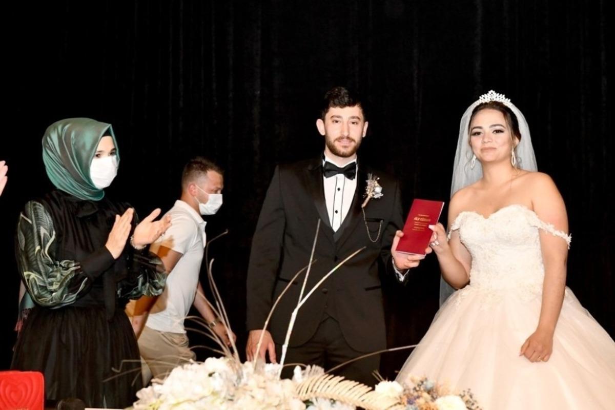 Vali Su, Vali Yardımcısı Deniz&rsquo;i mutlu g&uuml;n&uuml;nde yalnız bırakmadı