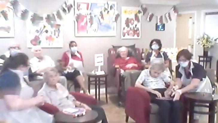 Prens William ve Kate, bakımevindeki yaşlılarla görüntülü bingo oynadı G3