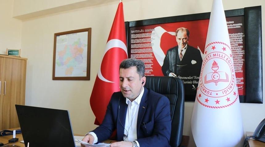 Savaş&ccedil;ı, &ouml;ğretmenlerle video konferans g&ouml;r&uuml;şmesi yaptı