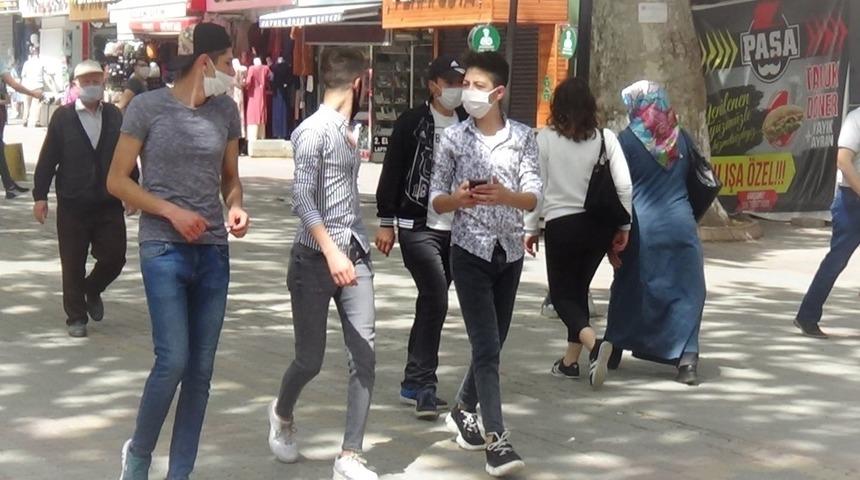 Cadde ve sokaklar, bir hafta sonra tekrar gen&ccedil;lerin