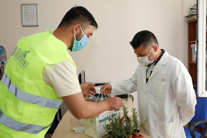 Başkan Yalçın’dan hekim ve diş hekimlerine bayram armağanı G1