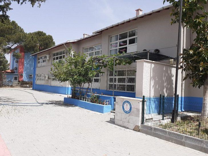 İlkokul öğrencisi biriktirdiği atık yağları sokağa çıkma izninde okuluna teslim etti G3