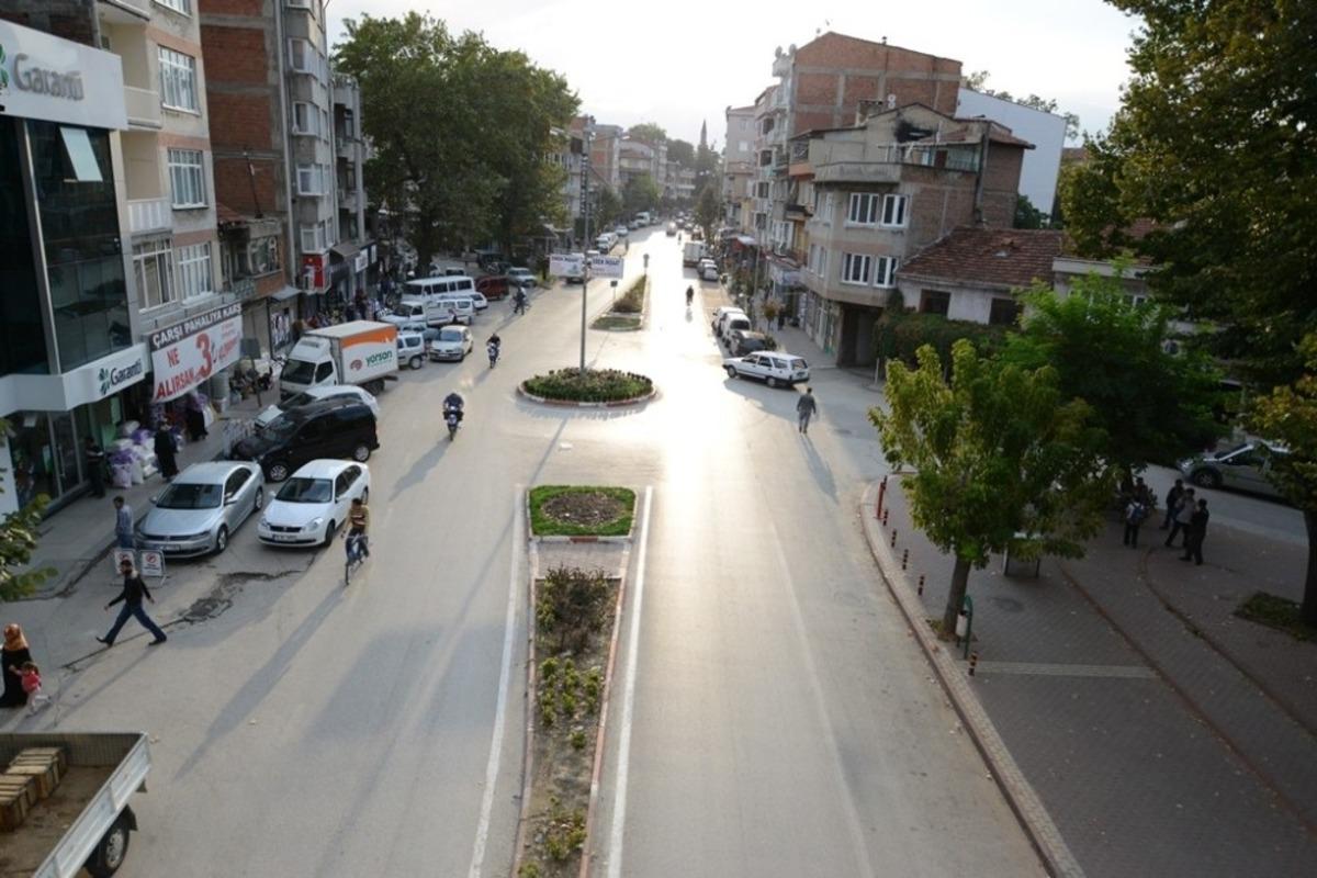 İneg&ouml;l kavşaklarındaki yenileme &ccedil;alışmaları devam ediyor