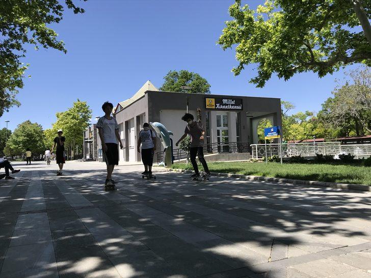 Gençler Ramazan Bayramı öncesinde sokakları doldurdu G2