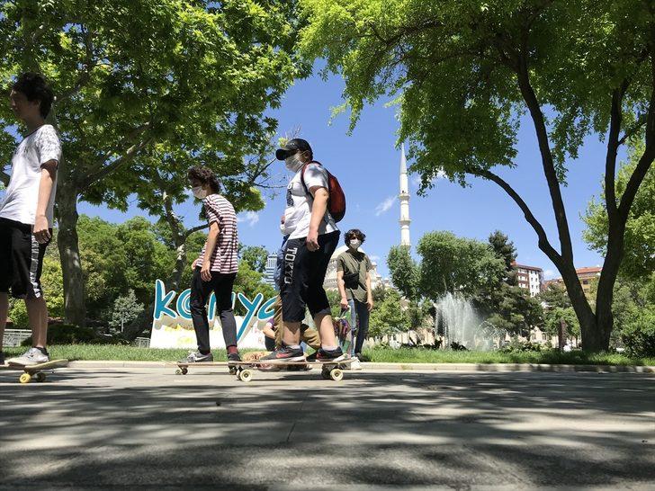 Gençler Ramazan Bayramı öncesinde sokakları doldurdu G2