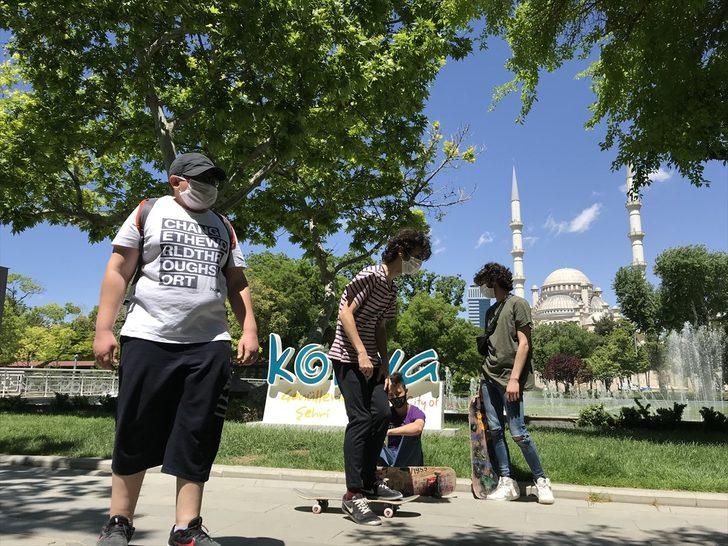 Gençler Ramazan Bayramı öncesinde sokakları doldurdu G4
