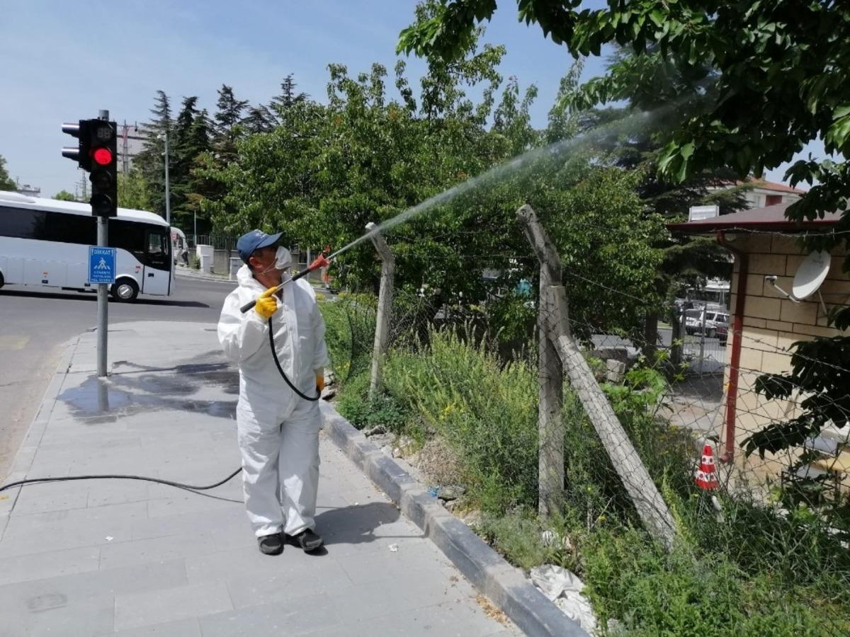 Haşere ve sineklere karşı ila&ccedil;lama &ccedil;alışması yapılıyor