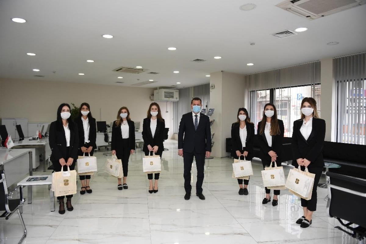 B&uuml;y&uuml;kşehir&rsquo;de &lsquo;sosyal mesafeli&rsquo; bayramlaşma