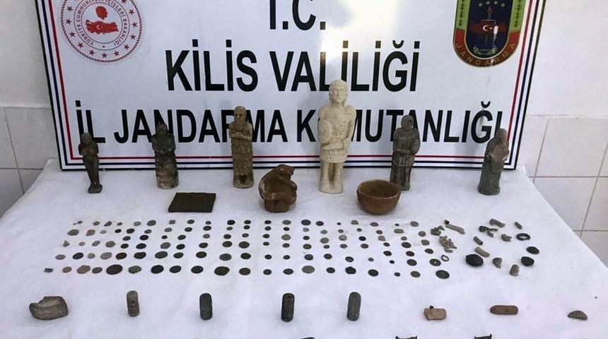 Jandarmadan tarihi eser ka&ccedil;ak&ccedil;ılarına operasyon