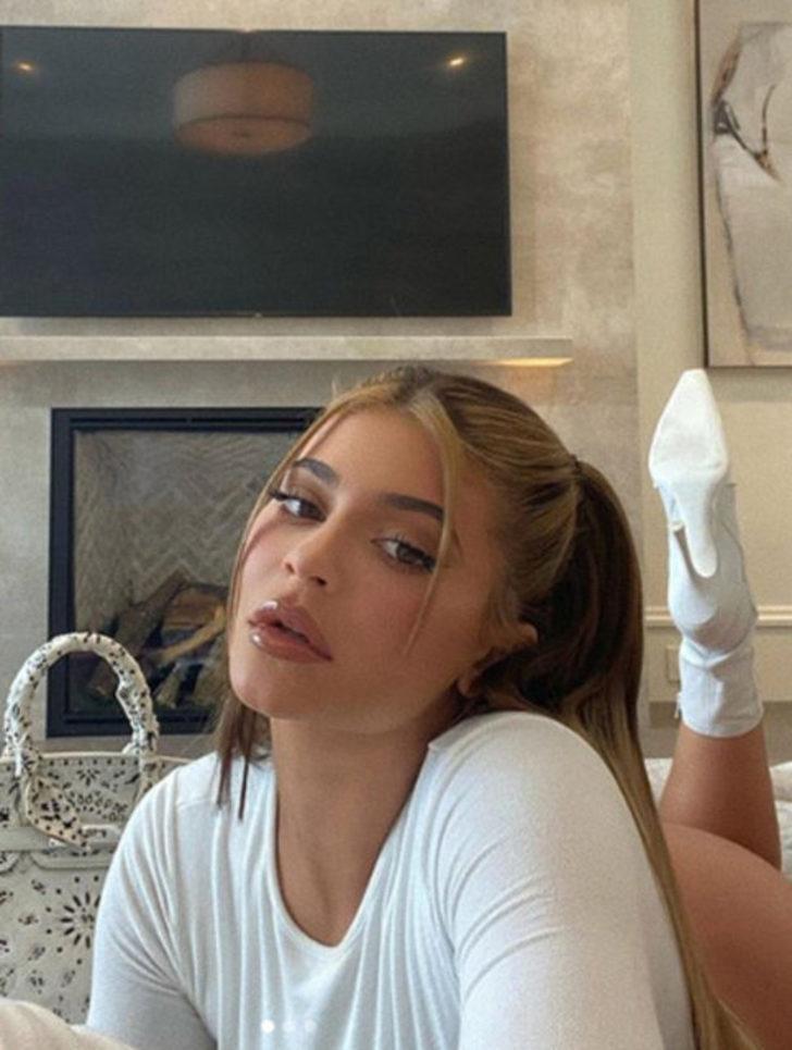 Kylie Jenner'dan yeni ev pozları! Malikanesi olay oldu G5
