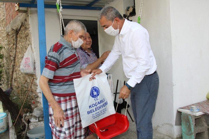 Yaşlı çınarların sıcak yemekleri evlerine kadar getirildi G2