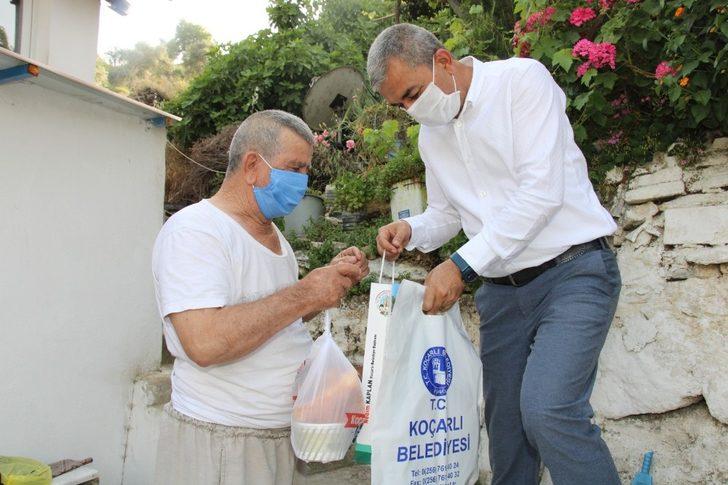 Yaşlı çınarların sıcak yemekleri evlerine kadar getirildi G3