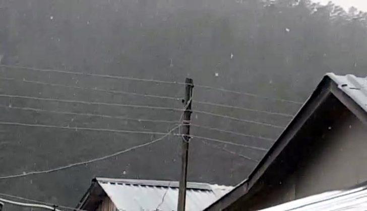 Bolu'da yaylaya kar yağdı G3