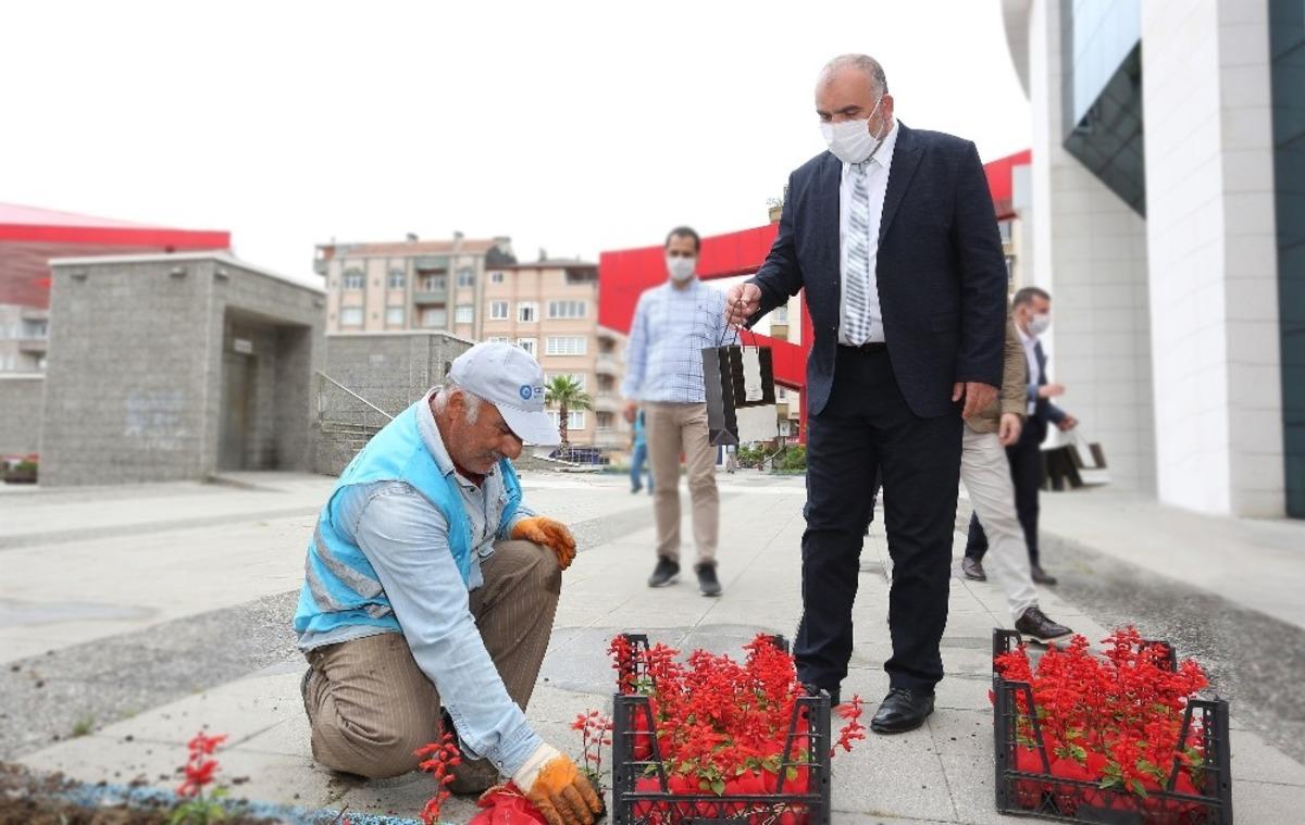 Başkan Sandık&ccedil;ı belediye personelinin bayramını kutladı