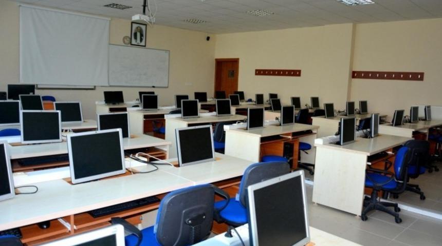 &Ccedil;OM&Uuml;, bilgisayar laboratuvarları a&ccedil;ıyor