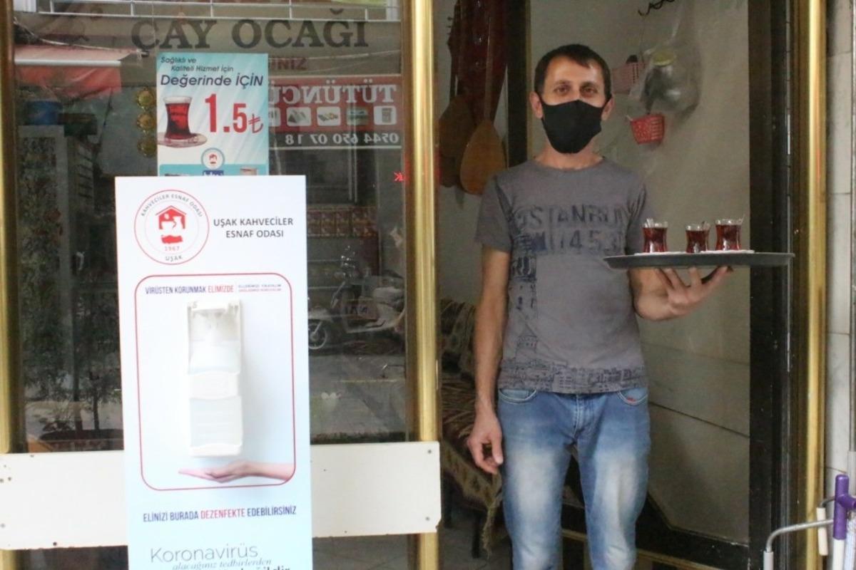 Uşak&rsquo;ta kıraathane esnafına dezenfektan makinesi dağıtımına başlandı