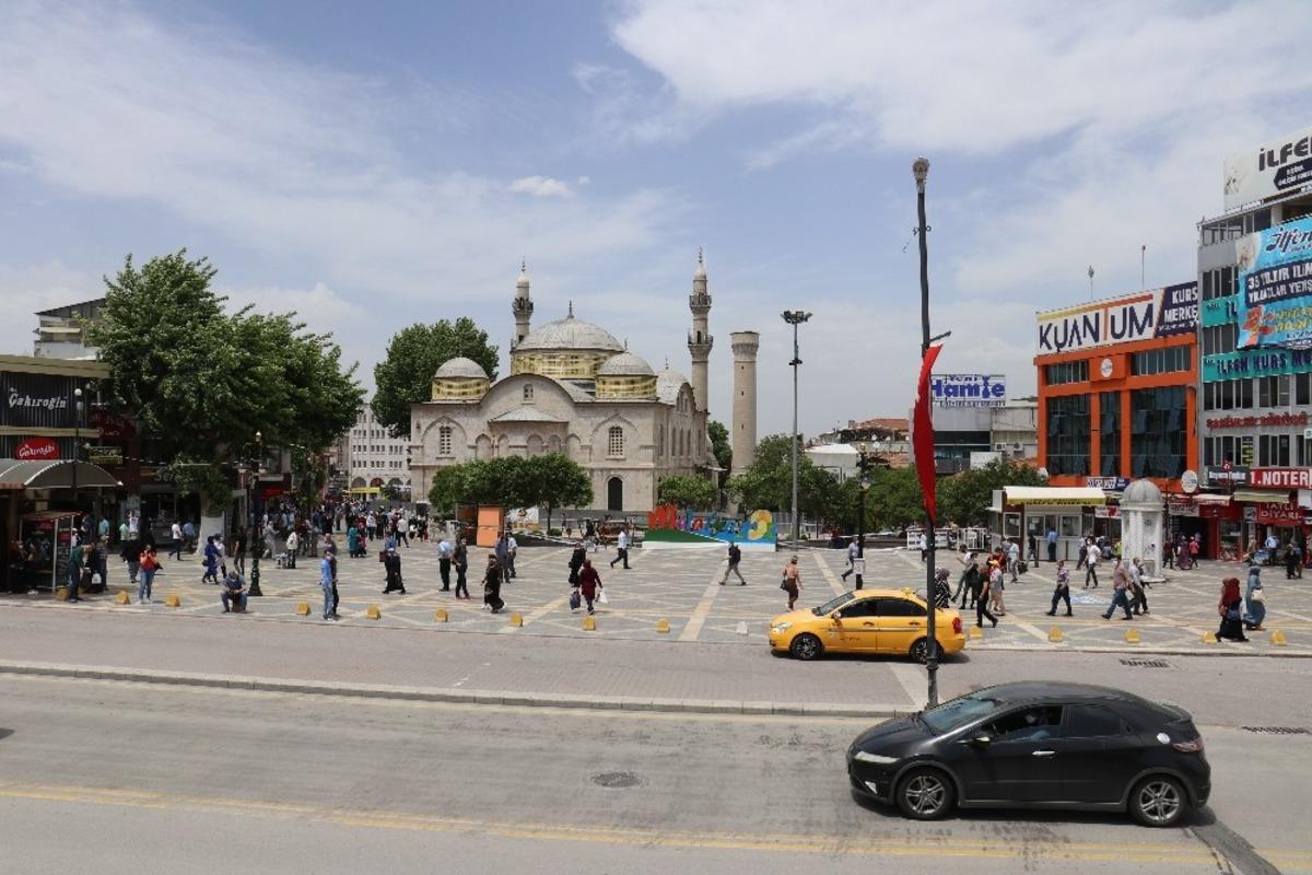 Kısıtlama kararı bayram alışverişini olumsuz etkiledi