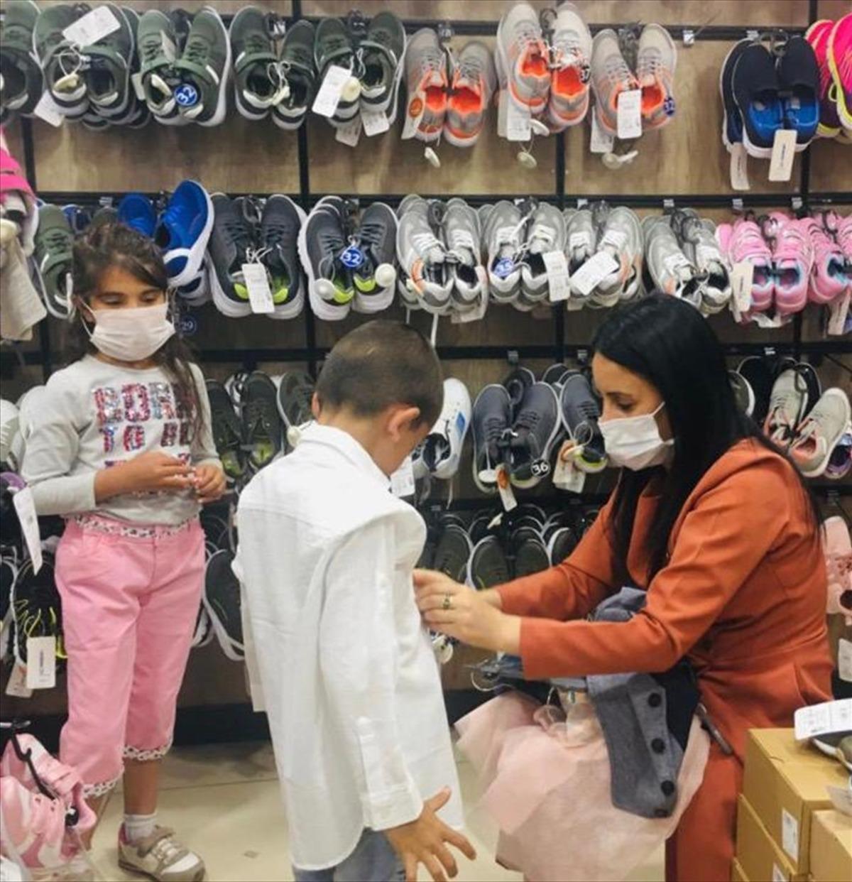 Şırnak'ta ihtiya&ccedil; sahibi 700 &ccedil;ocuk bayram &ouml;ncesi giydirildi