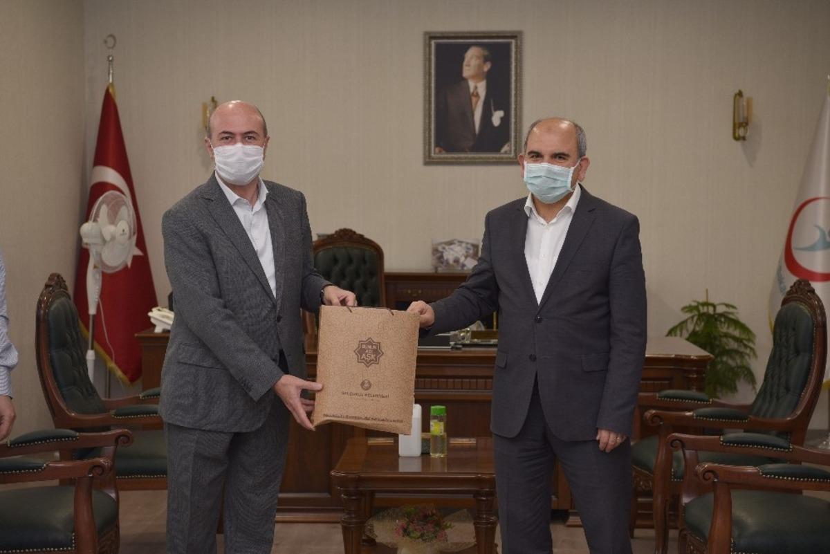 Sel&ccedil;uklu Belediyesinden salgın s&uuml;resince &ouml;zveriyle &ccedil;alışan kurumlara teşekk&uuml;r paketi