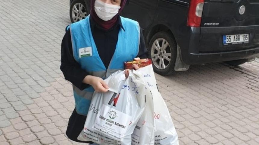 Bayrama da anlam katıyorlar