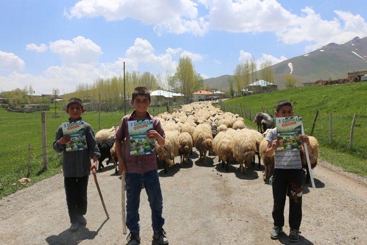 Gürpınar Belediyesinden çocuklara özel hediye G1