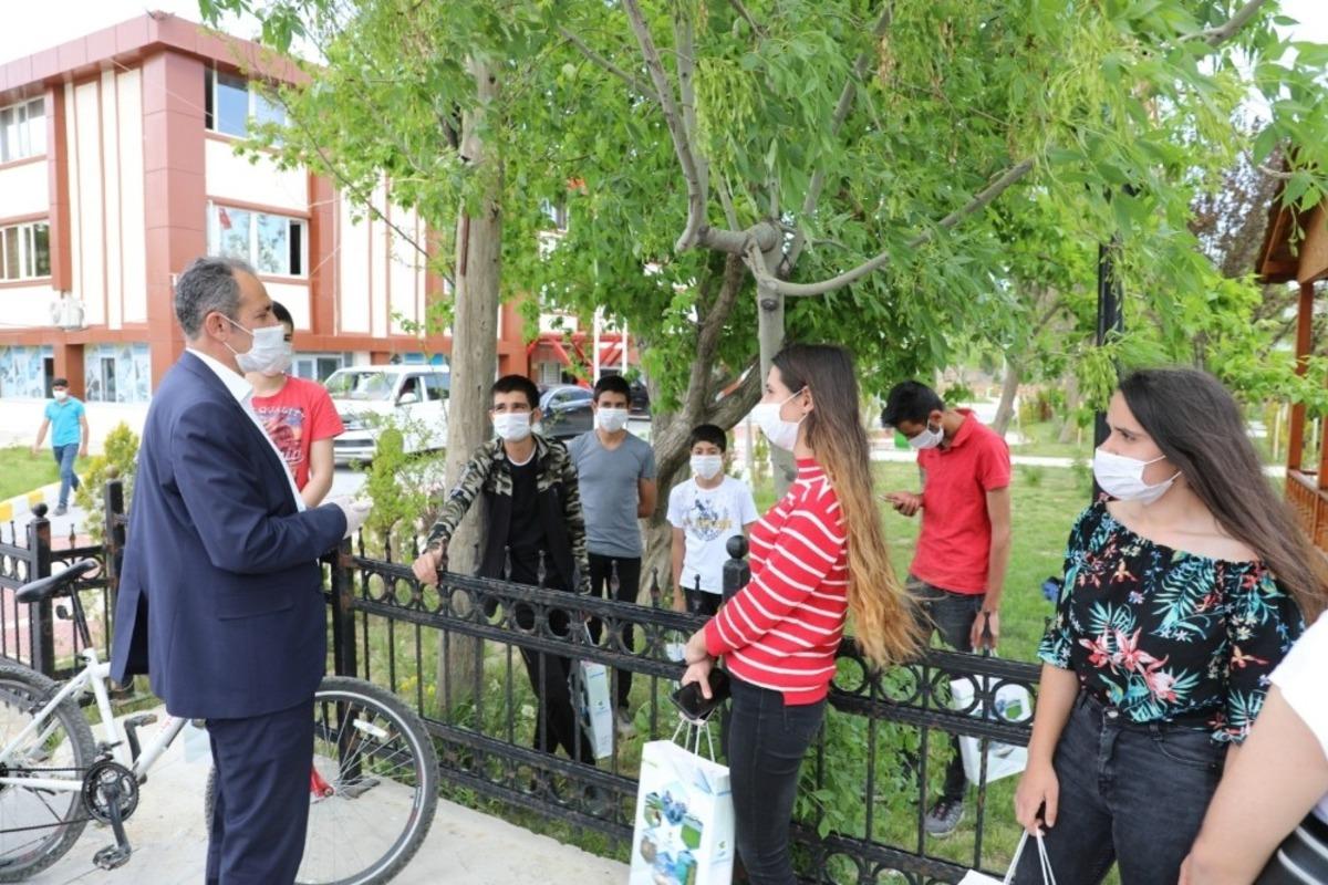 G&uuml;rpınar Belediyesinden vatandaşlara bayram hediyesi
