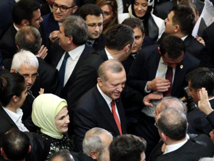 Bülent Ersoy'un resepsiyon kıyafeti şaşırttı G1