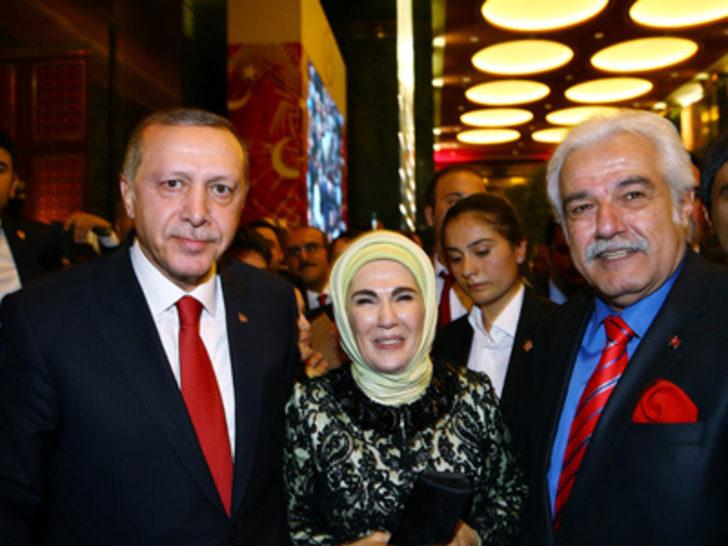 Bülent Ersoy'un resepsiyon kıyafeti şaşırttı G4