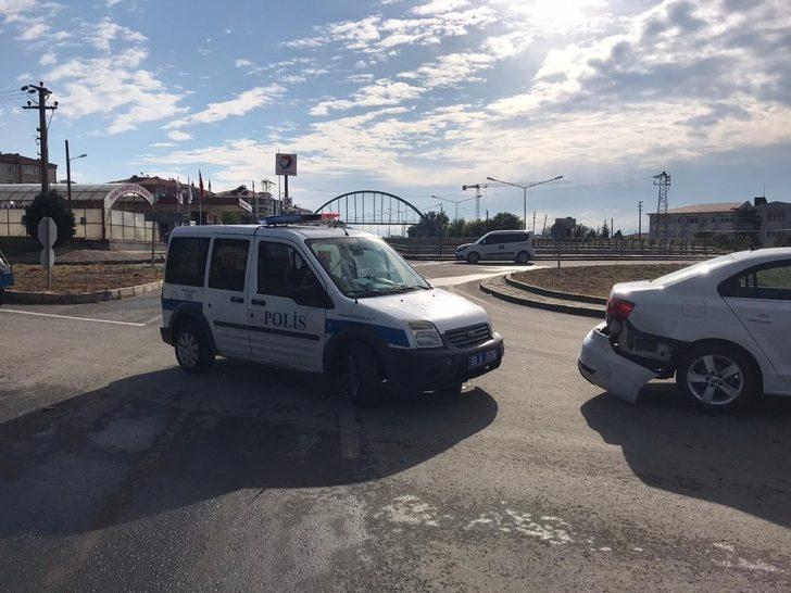 Hırsızlık ihbarına giden polisler kaza geçirdi G2