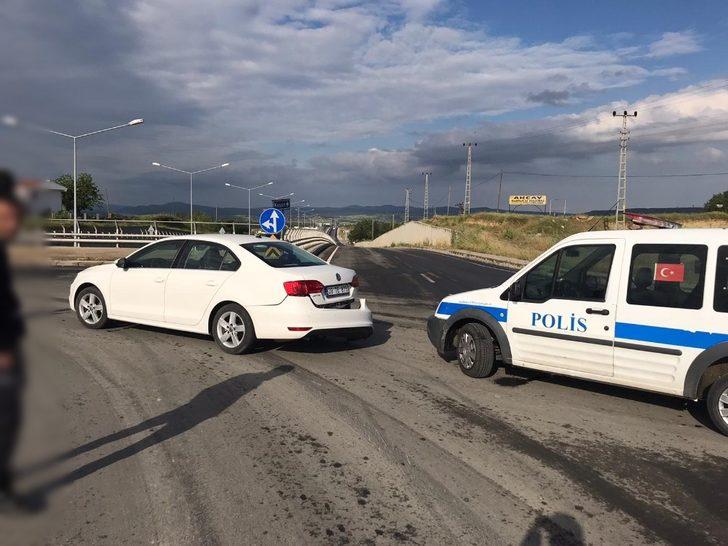 Hırsızlık ihbarına giden polisler kaza geçirdi G3