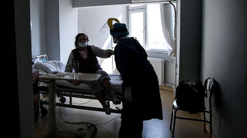 Sağlık Bakanlığı'nın koronavir&uuml;s raporunda dikkat &ccedil;eken veriler! Vakalarda en y&uuml;ksek oran...