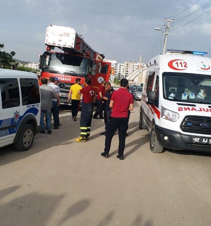 Binanın tepesinden atlamak isteyen kişiyi ekipler ikna etti G4