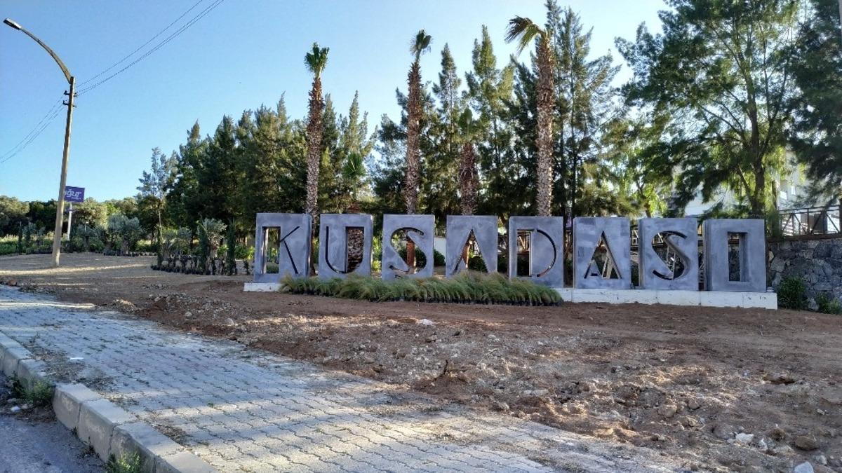 Kuşadası&rsquo;nın giriş ve &ccedil;ıkışlarına estetik dokunuş