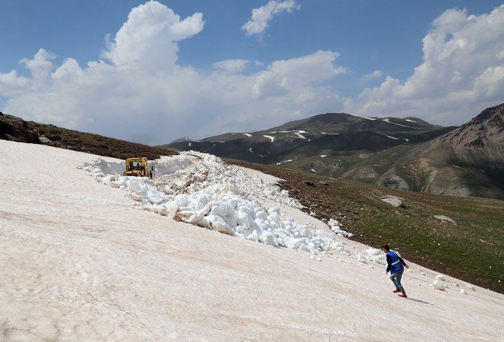 Van Büyükşehir belediyesi, atlarla ulaşımı sağlanan mezra yollarını açtı G2