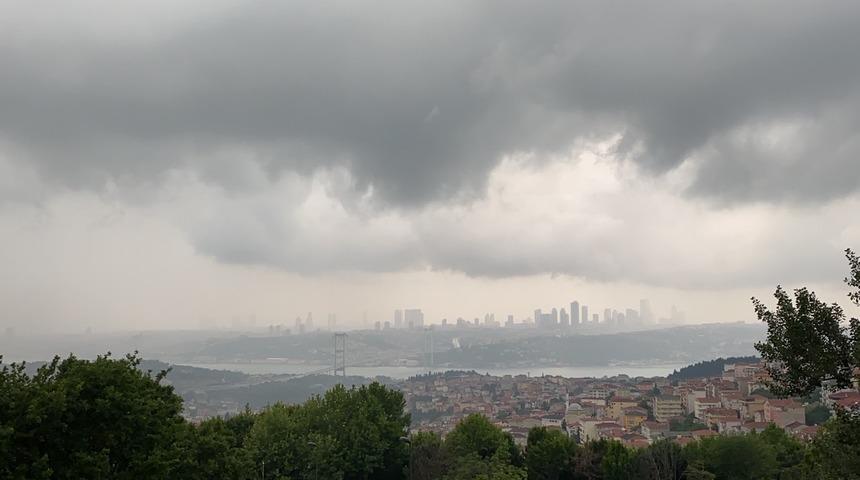 Boğaz'ın &uuml;st&uuml;n&uuml; kara bulutlar kapladı