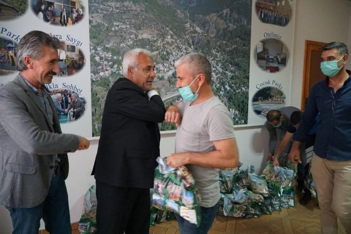 Feke&rsquo;de renkli bayramlaşma