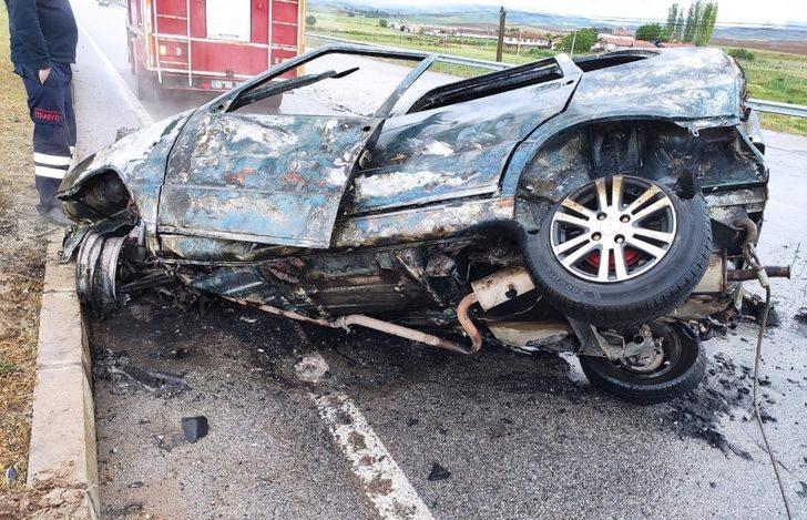 Kaza yapan otomobil yandı: 1 yaralı G4