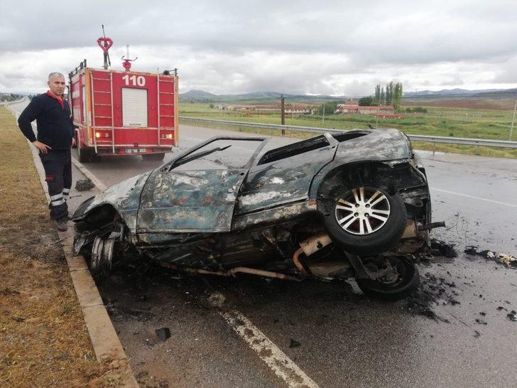 Kaza yapan otomobil yandı: 1 yaralı G5