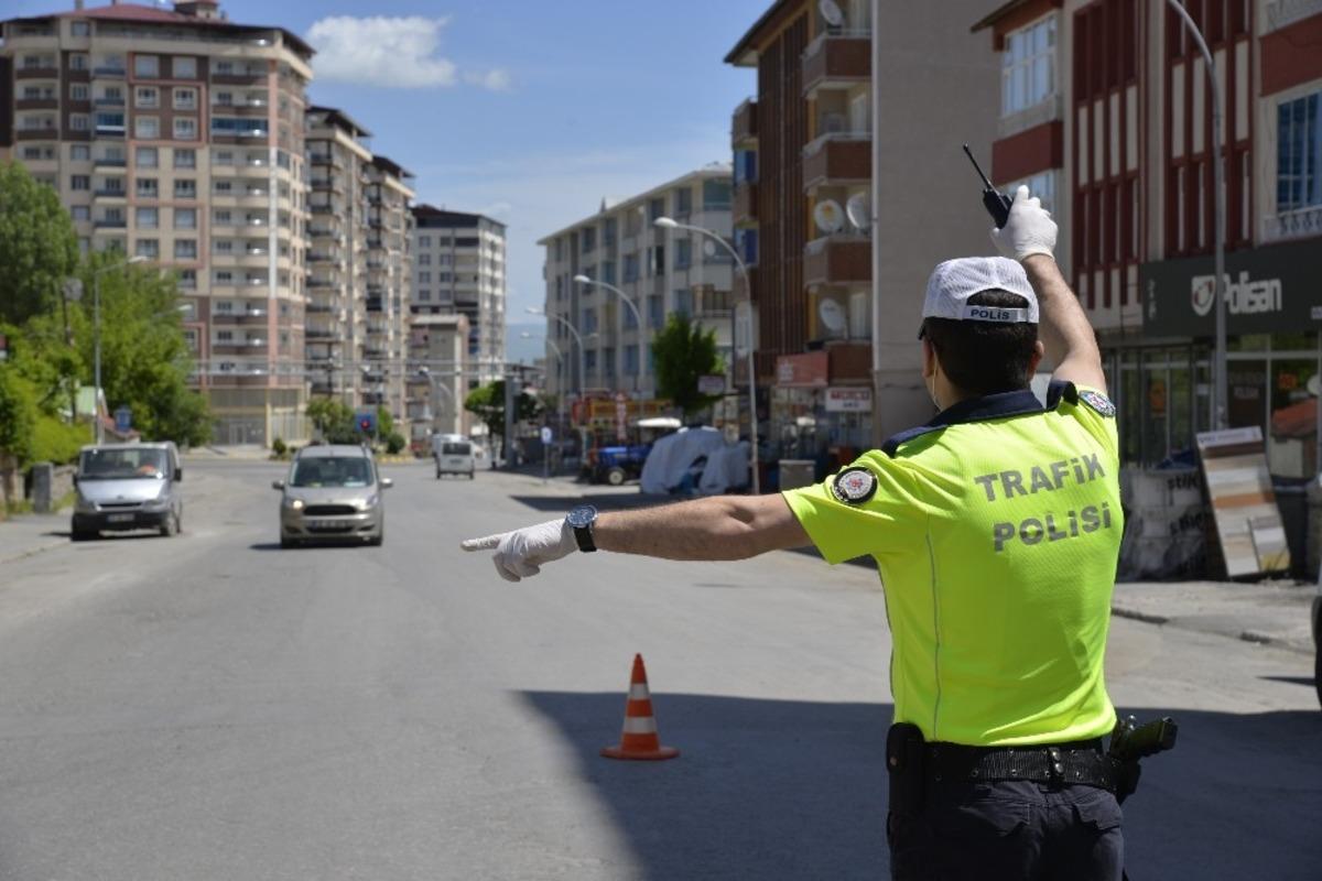 Muş&rsquo;ta sokağa &ccedil;ıkma kısıtlamasıyla polis denetime başladı