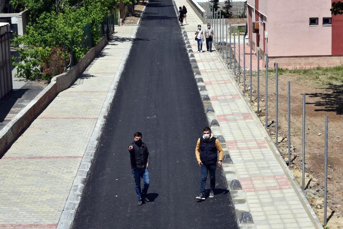&Ccedil;orlu&rsquo;da yol ve kaldırım &ccedil;alışmaları s&uuml;r&uuml;yor