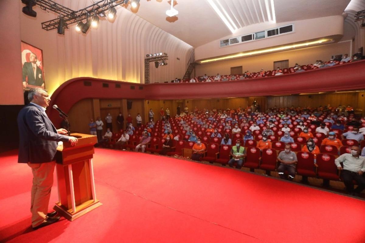 Başkan Karalar, personelle bayramlaştı