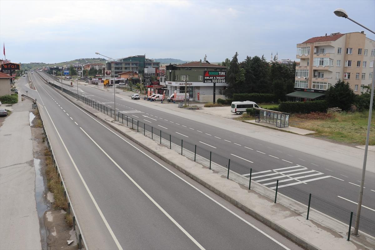 Bursa ve &ccedil;evre illerde sokaklar boş kaldı