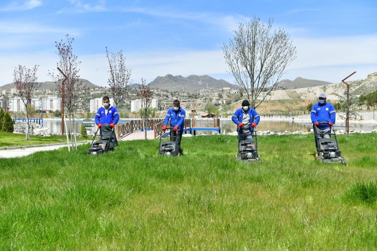 Mamak Belediyesi parkları yaza hazırlıyor