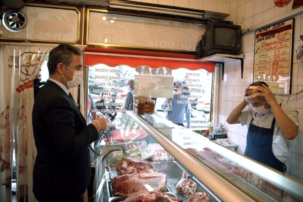 Başkan K&ouml;se esnafa maske dağıttı