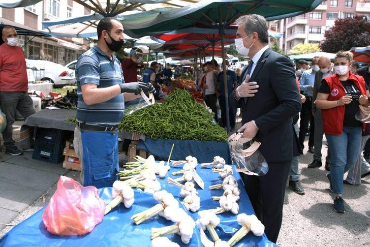 Başkan Köse esnafa maske dağıttı G2